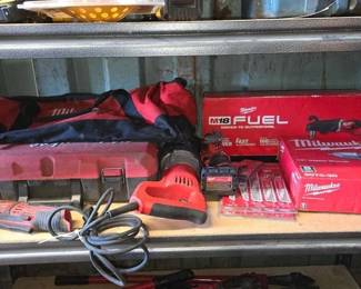 3076  Milwaukee Tools  Bags 