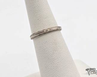 714  14k White Gold Band, 1.6g 