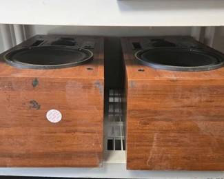 2046 2 MCS 3 Way Bass Reflex Speaker