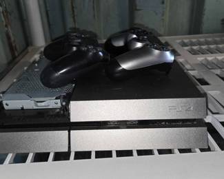3502 PS4 2 Controllers