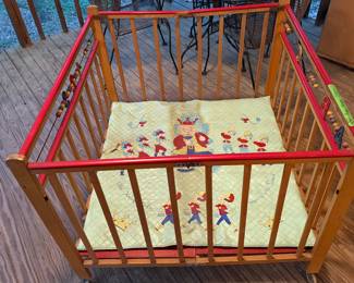 King Thayer Vintage Large Playpen