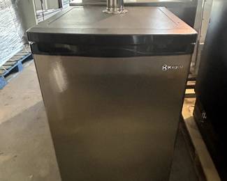 Kegco
BEER DISPENSER
MDK-199SS-01-1