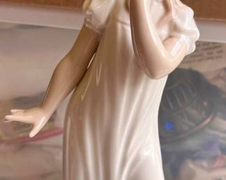 Lladro- Ready for bed
