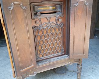 Antique Victor radio