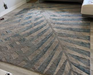 Area rug, has matching runner