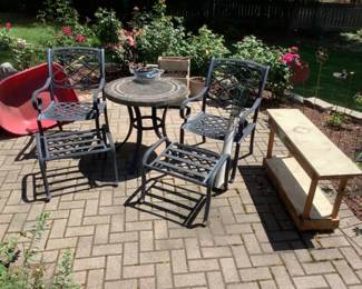 Metal outdoor patio set….presale $125