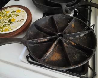 Vintage Loge Cast Iron Skillet