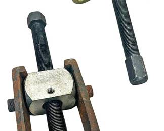 Two Types of Automotive Pullers