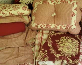 Red Full Size Bedroom Quilts, Curtain, Shams, Dust Ruffle