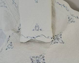 Cream Indigo Quilt, Machine Stitch, King Size, 2 Shams