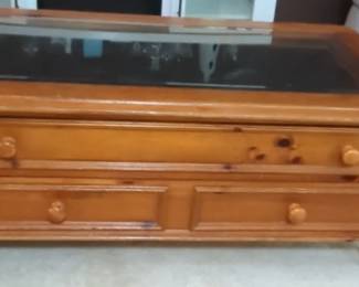 Broyhill Display Coffee Table