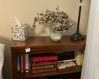 Book shelf, Dale Tiffany Antique Roadshow lamp and more