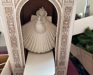 Large collection of Margaret Furlong
Christmas ornaments many new with boxes