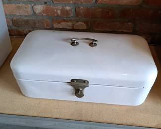 METAL BOX