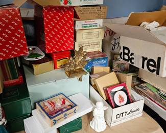 Lots of in box ornaments & decorations, some Fitz & Floyd