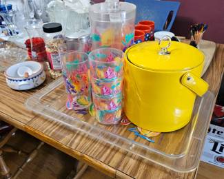 Adorable plastic Lemonade set