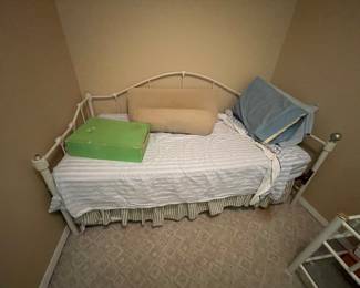 Day bed with metal frame