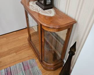 Smaller display cabinet