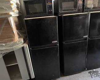 4022 2 Micro Fridges and Microwaves