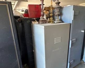 1616 2 Metal Filing Cabinets 4 Lamps