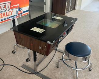 Space Invaders Cocktail Table Arcade Game w/seats