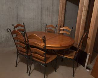 Dining room table with 6 chairs