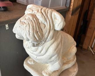 Bulldawg statue