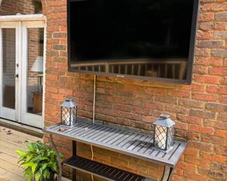 Outdoor table, Sykvue outdoor television 