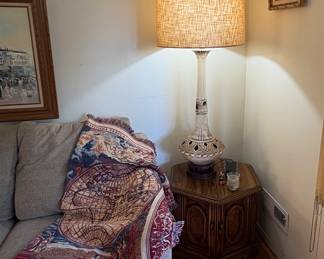 VINTAGE MCM LAMP & STORAGE END TABLE