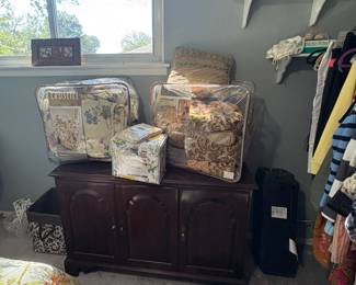 MEDIA UNIT & BED LINENS