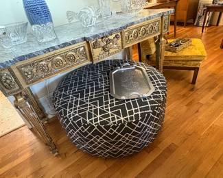OVERSIZED OTTOMAN
