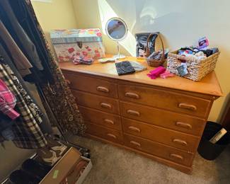 DOUBLE DRESSER