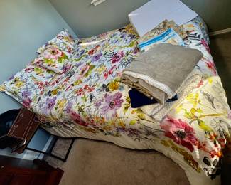 MATTRESS FIRM QUEEN SIZE BED