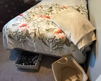 FULL SIZE BED & BEDDING