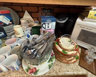 FLATWARE & DINNERWARE