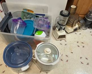 TUPPERWARE & SLOW COOKERS