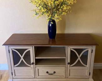 Pier 1 Entertainment Storage Console Vase