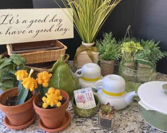 05 Pyrex And Corningware