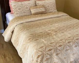 Ashley Furniture Queen Bed, Mattress And Bedding