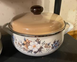 Vintage Crowning Touch Enamalware Spring Bouquet Cooking Pot
