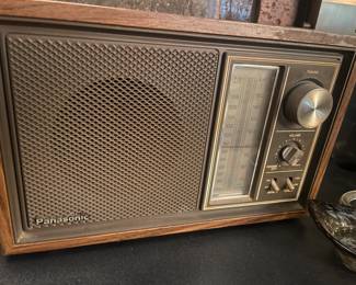 Panasonic Model RE-6289 AM/FM Table Top Radio