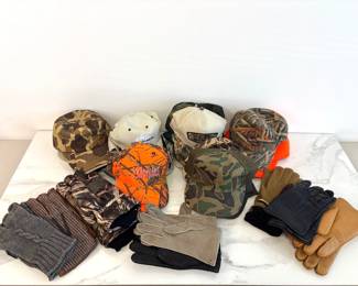 Lot 4610 Hunting Camouflage Caps Winter Gloves