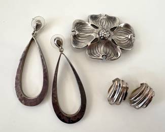 Lot 4732 Vintage Sterling Silver Floer Brooch Earrings