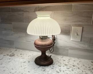 Lot 4555 Vintage Brass Aladdin Lamp w Milk Glass Shade
