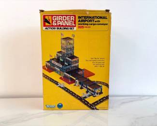 Lot 4583 Vintage Kenner Girder Panel International Airport Building Set