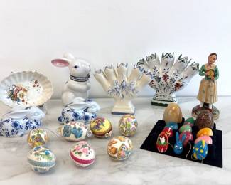 Lot 4800 Hand Painted Pottery Decorative Eggs Bunny Tulipieres