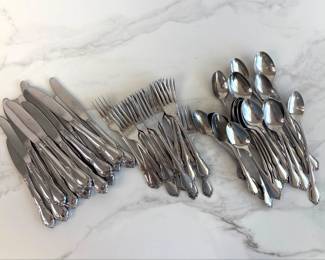 Lot 4793 Oneida CraftDeluxe Stainless Silverware