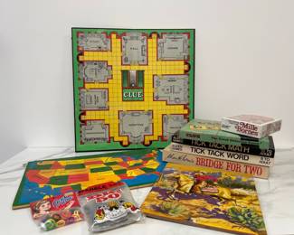 Lot 4651 Vintage Games Puzzles Clue More