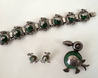 Lot 4729 Mexican Silver Green Stone Bird Design Bracelet Brooch Earrings