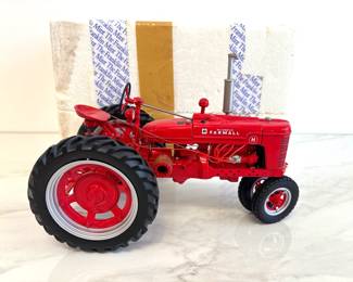 Lot 4508 Franklin Mint FarmAll MODEL H Diecast Tractor Model